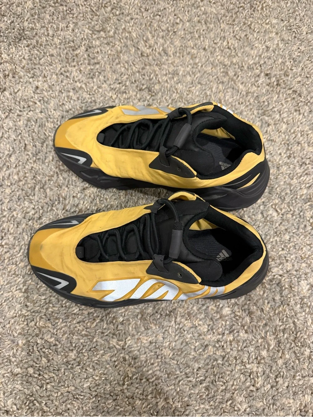 Adidas Yeezy Boost 700 - Picture 2 of 5